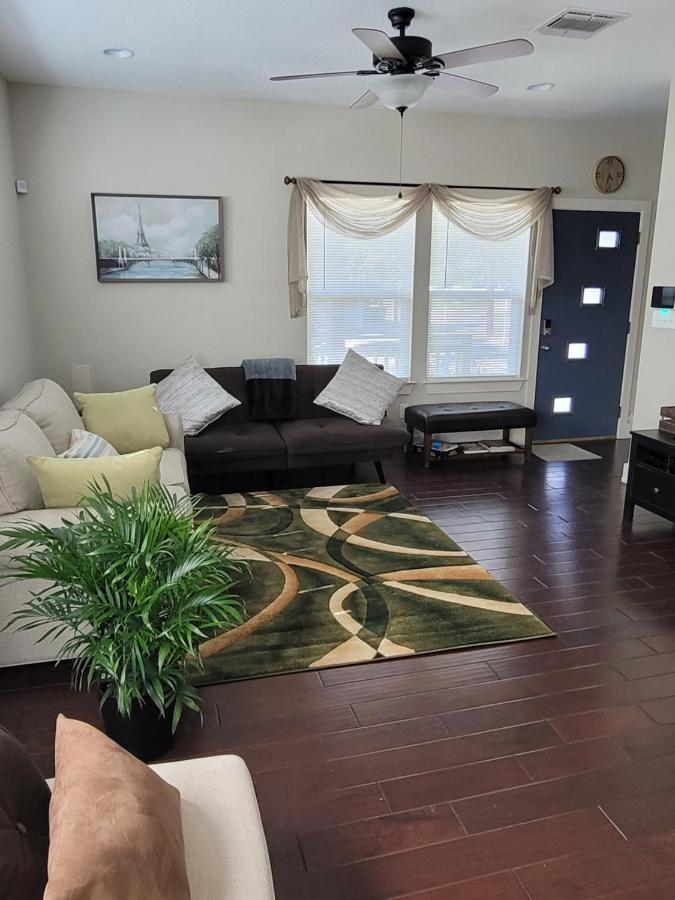 Spacious Townhouse Minutes From Downtown Sa. San Antonio Luaran gambar